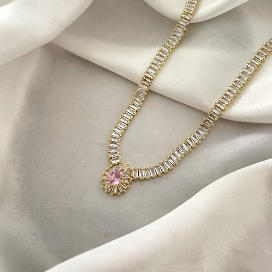 Colar Riviera na Baguete e Corrente com Detalhe em Gota Cravejada Banhado a Ouro 18k